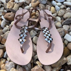 Ipanema Cleo Jelly sandals nude color t-strap pyramid shaped studs sz 8